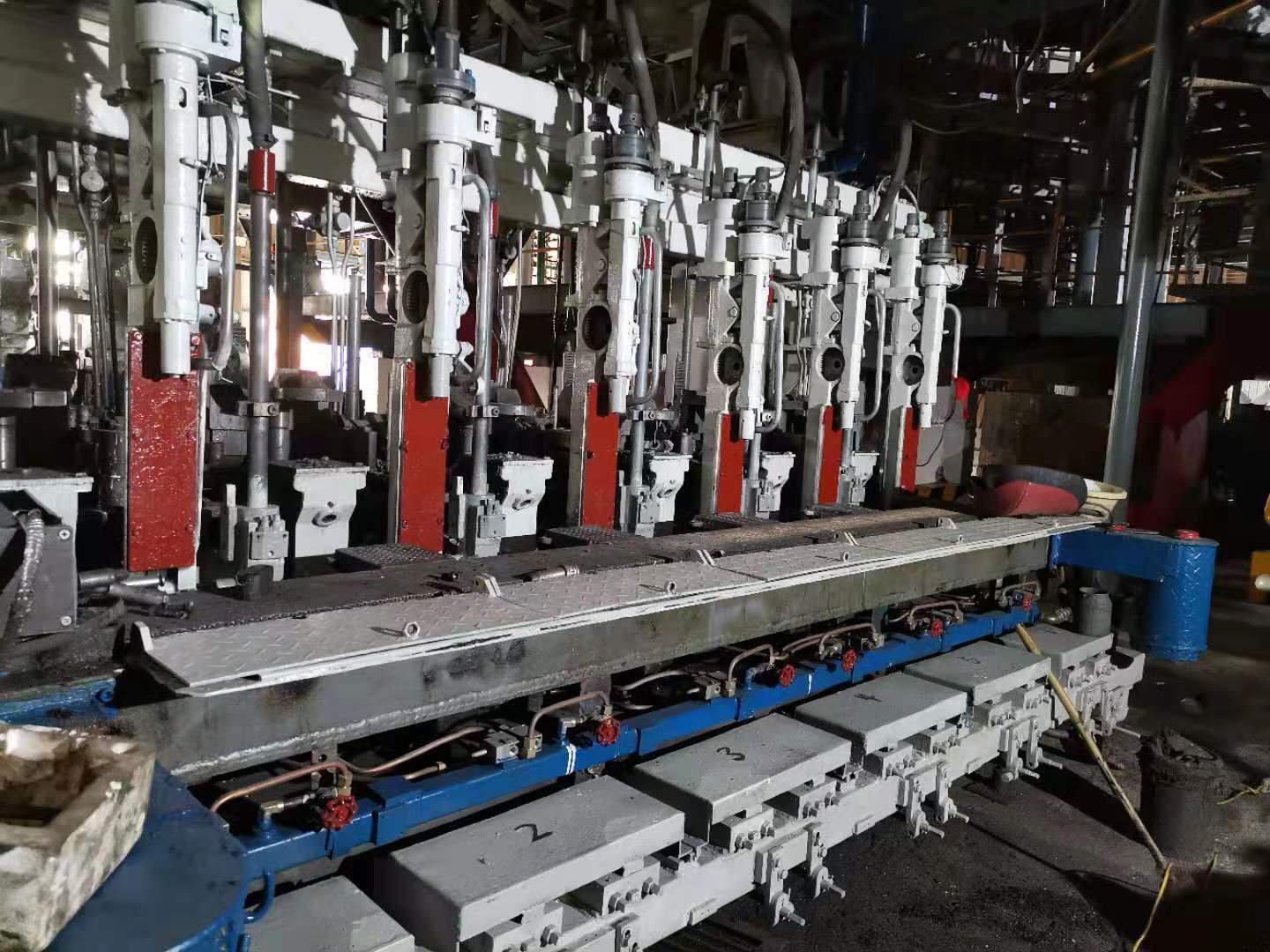 Thumbnail: Glass-forming equipment view 1