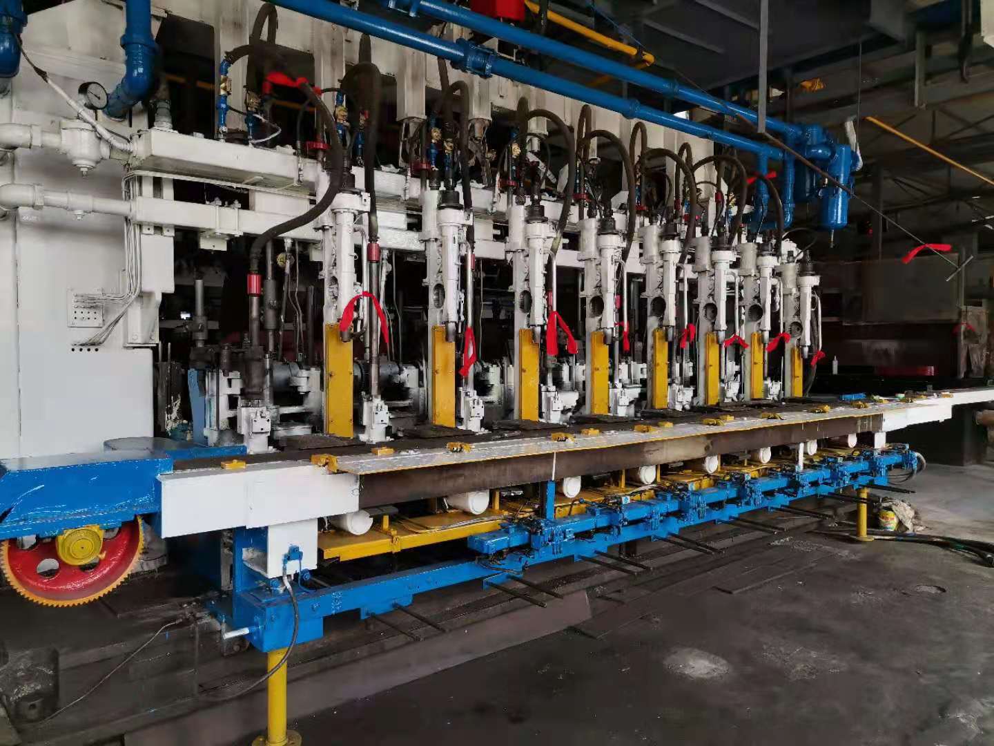 Thumbnail: Glass-forming equipment view 2